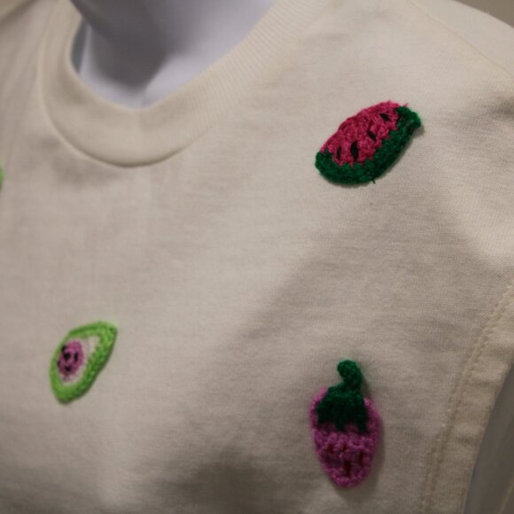 adorable embroidered crochet fruit top - Picture 3 of 5